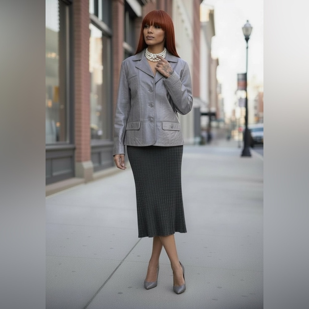 Elegant Gray Leather Jacket Never Worn Out, In Excellent Condition, Stun.☑️